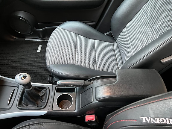 Mercedes-Benz B180 26 of 30