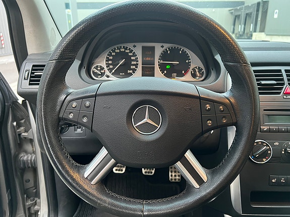 Mercedes-Benz B180 22 of 30