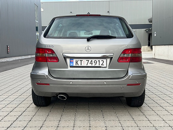 Mercedes-Benz B180 10 of 30