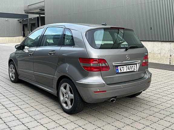 Mercedes-Benz B180 9 of 30