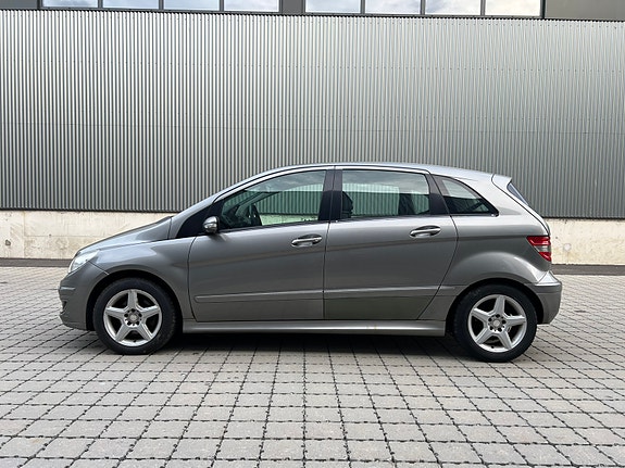 Mercedes-Benz B180 5 of 30