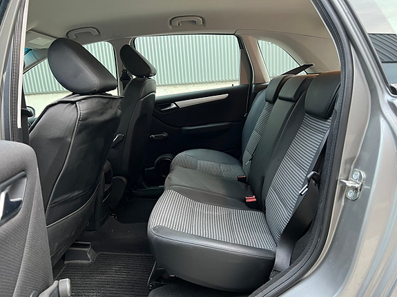 Mercedes-Benz B180 29 of 30