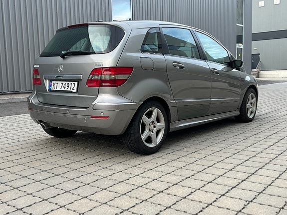 Mercedes-Benz B180 11 of 30