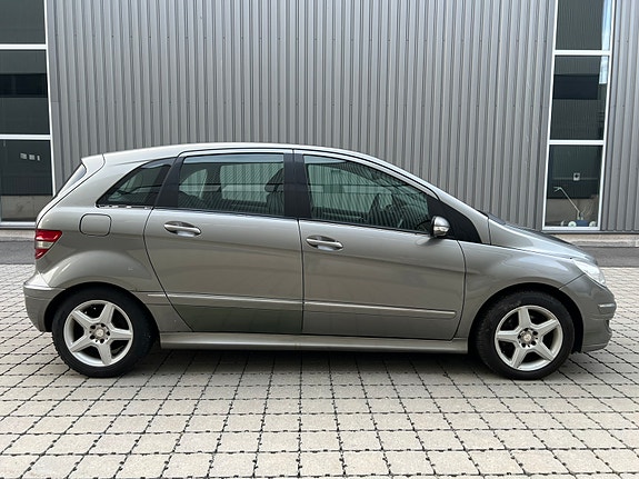 Mercedes-Benz B180 17 of 30