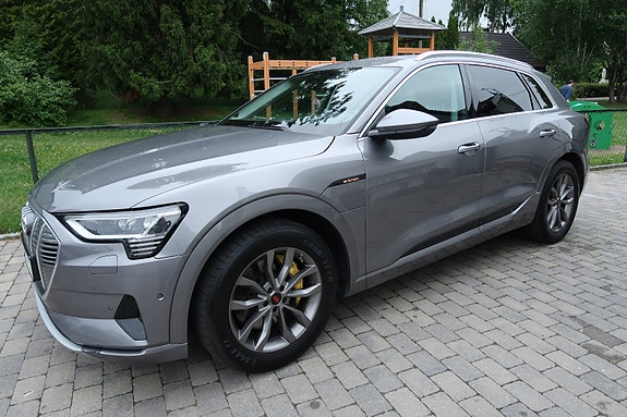Audi e-tron 4 of 30