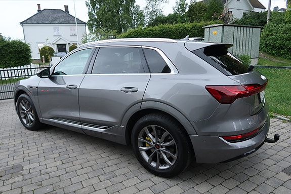 Audi e-tron 11 of 30