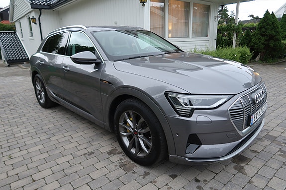Audi e-tron 14 of 30