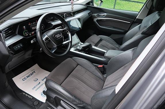 Audi e-tron 28 of 30