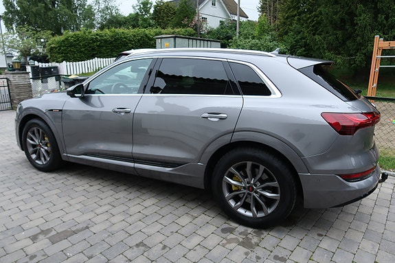 Audi e-tron 12 of 30