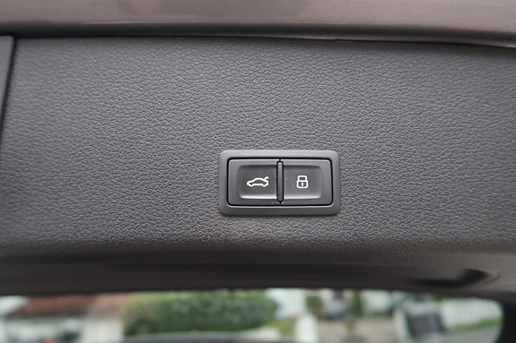 Audi e-tron 23 of 30