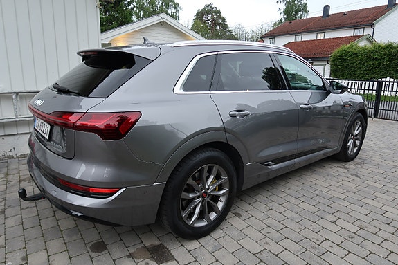 Audi e-tron 7 of 30