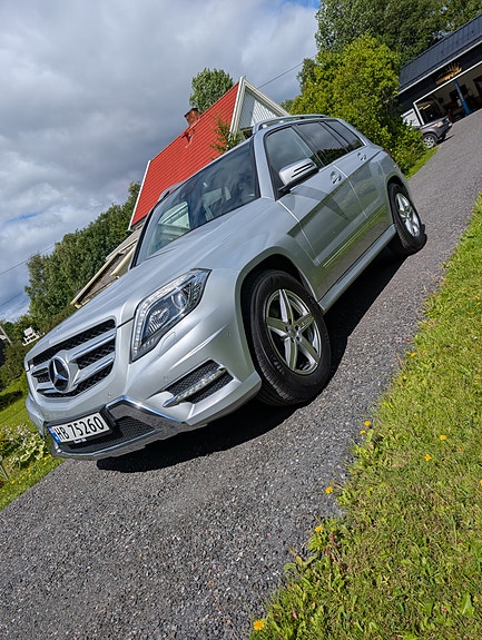 Mercedes-Benz GLK220 3 of 5