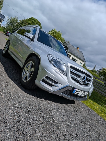 Mercedes-Benz GLK220 2 of 5