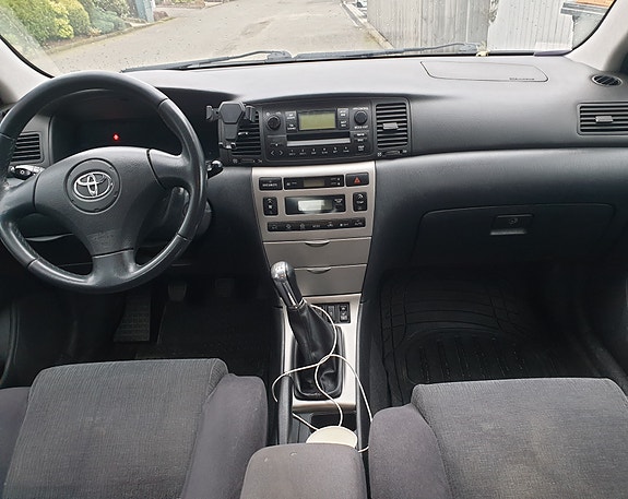 Toyota Corolla 9 of 18