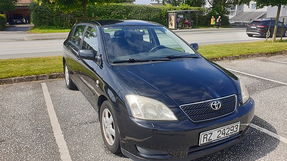 Toyota Corolla 3 of 5