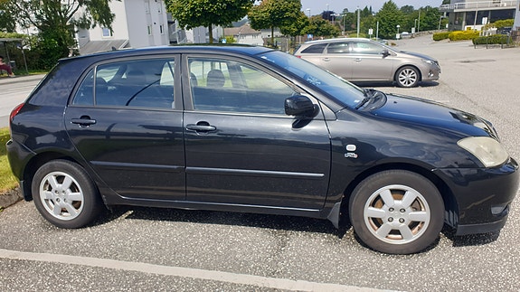 Toyota Corolla 4 of 5