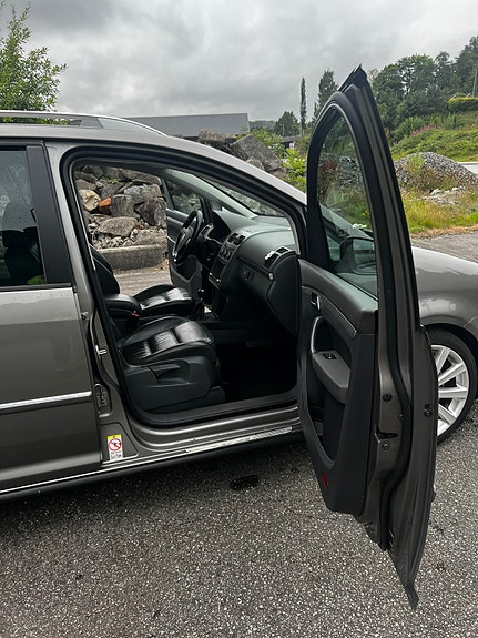 Volkswagen Touran 16 of 24