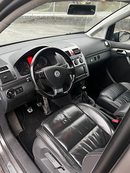 Volkswagen Touran 9 of 24