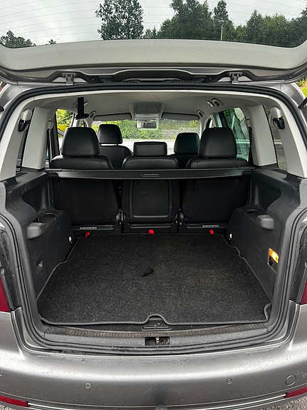 Volkswagen Touran 12 of 24