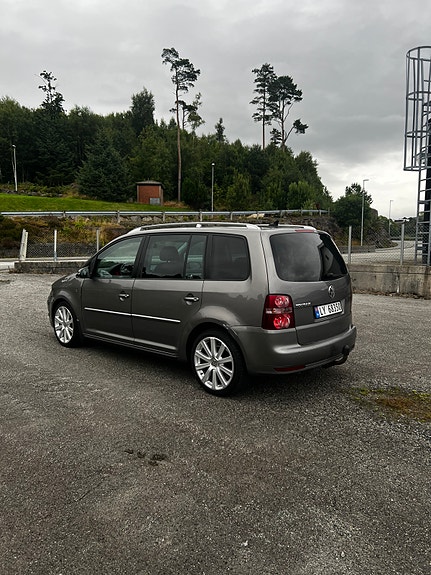 Volkswagen Touran 3 of 24