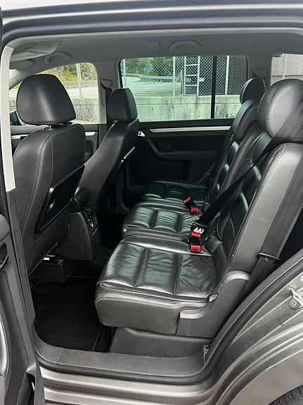 Volkswagen Touran 10 of 24