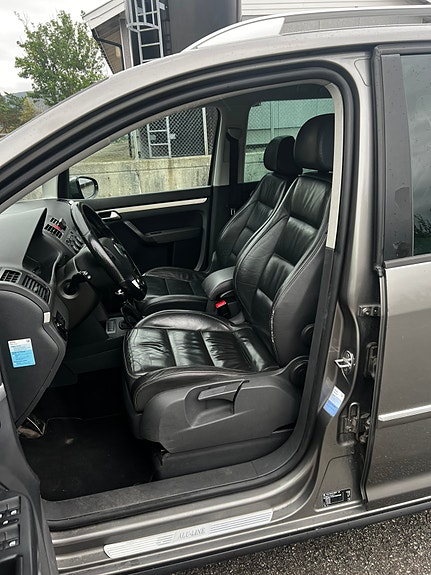 Volkswagen Touran 8 of 24