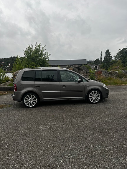 Volkswagen Touran 6 of 24