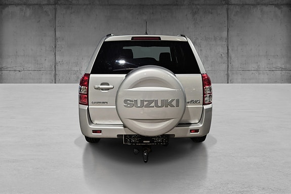 Suzuki Grand Vitara 4 of 17