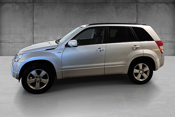 Suzuki Grand Vitara 2 of 17