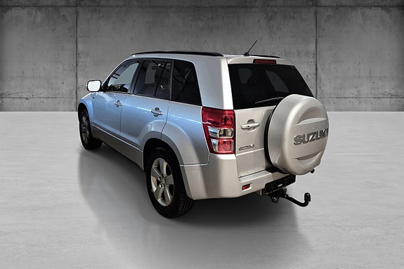Suzuki Grand Vitara 3 of 17