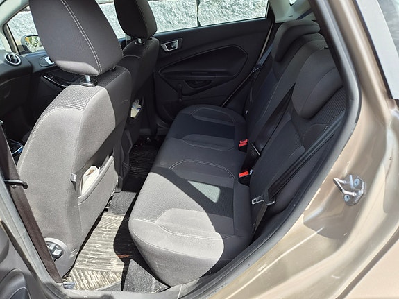 Ford Fiesta 8 of 18