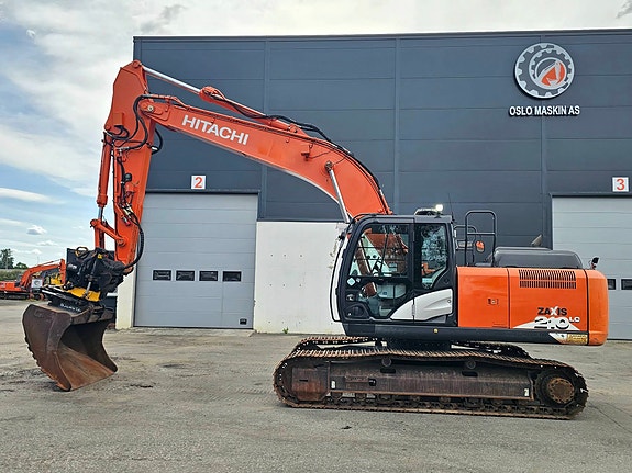 Hitachi ZX210LC-6, 2018 mod, 7262 timer, Rototilt, gripekassett, Ny sertifisering, Ny service. 2 of 5