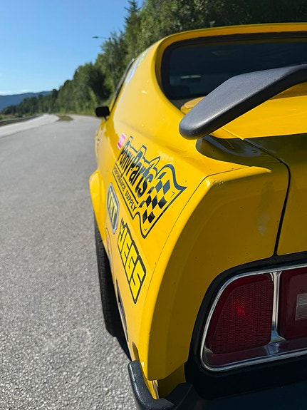 Ford Mustang 3 of 5