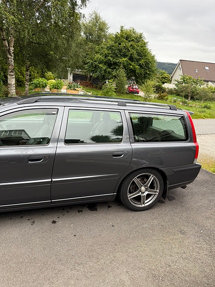Volvo V70 3 of 30