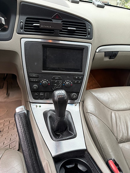 Volvo V70 22 of 30