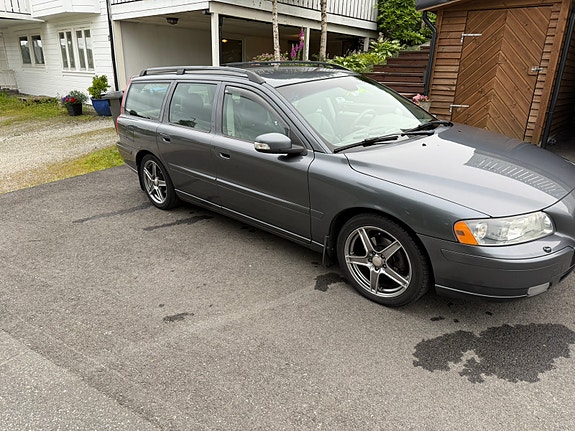 Volvo V70 5 of 30