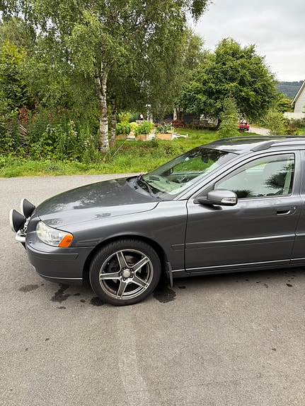 Volvo V70 2 of 30