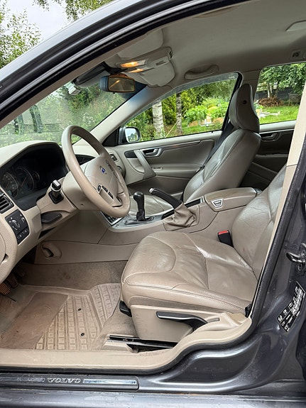 Volvo V70 21 of 30