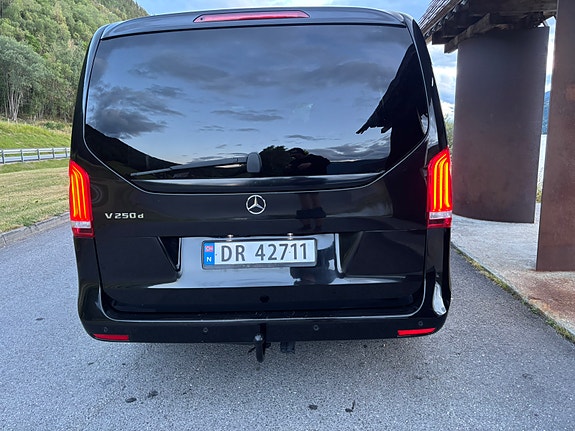 Mercedes-Benz V250 d 3 of 11