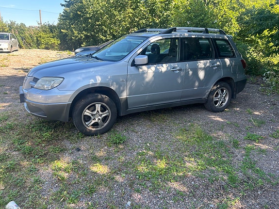 Mitsubishi Outlander 2 of 11