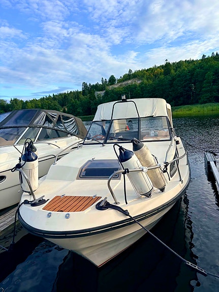 Marex 770 Holiday Kun 3 eiere og kun 1850timer på motor 28 of 30