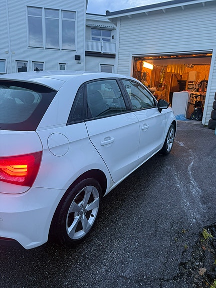 Audi A1 4 of 16