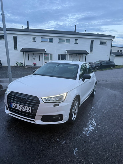 Audi A1 2 of 16