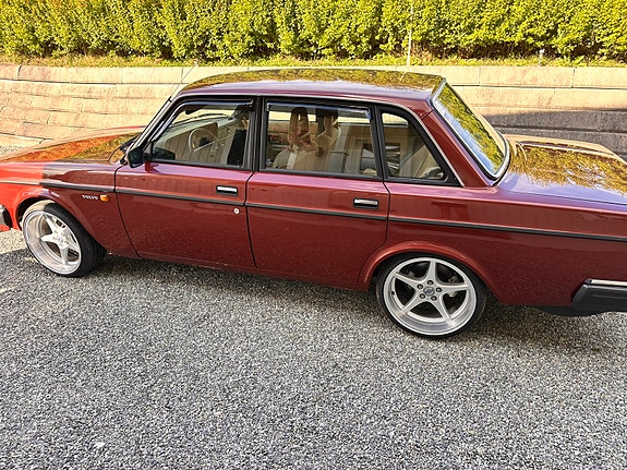 Volvo 240 4 of 5