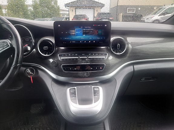 Mercedes-Benz EQV300 15 of 23