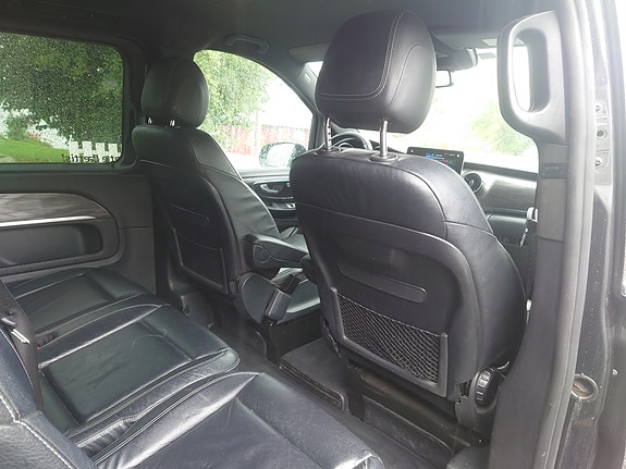 Mercedes-Benz EQV300 8 of 23