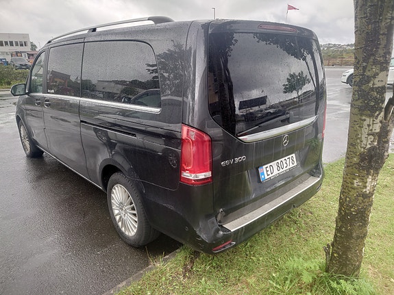 Mercedes-Benz EQV300 4 of 23