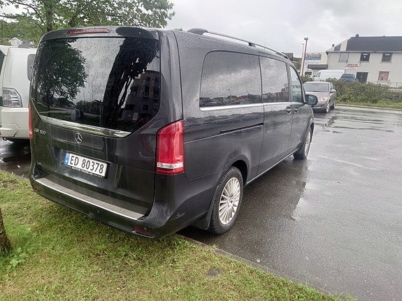Mercedes-Benz EQV300 3 of 23