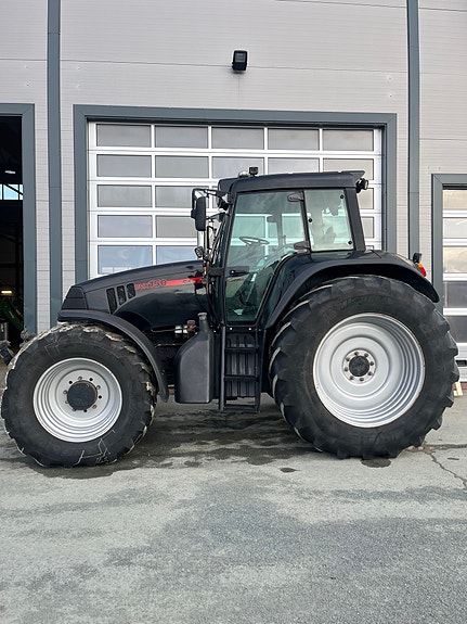 CASE IH CVX 150 2 of 12
