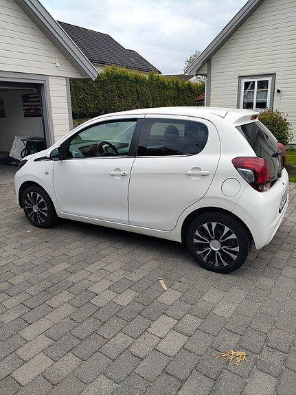 Peugeot 108 2 of 13